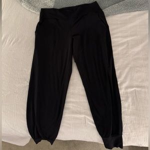 Lululemon Align Joggers in Black